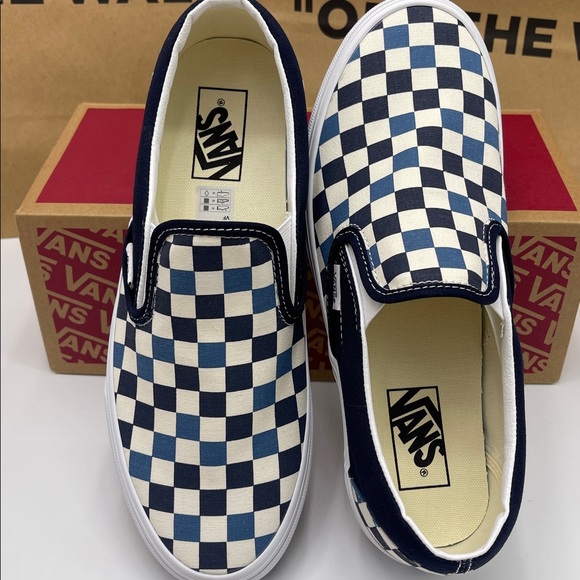 Vans Men’s Blue Checkerboard Classic Slip-On
Tri-Tone Check Navy
VN000D5PBX9 - Picture 13 of 16